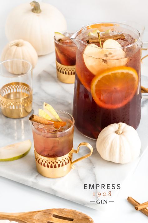 Fall Gin Sangria, Gin Sangria Recipe, Sangria With Gin, Fall Cocktails With Gin, Fall Gin Cocktail Recipes, Fall Gin Drinks, Thanksgiving Gin Cocktail, Gin Cocktails Fall, Gin Fall Cocktails