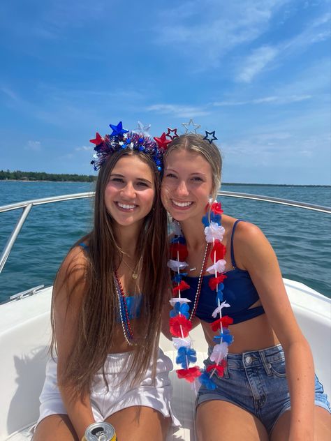 4th Of July Boat Outfit, 4th Of July Party Ideas Decorations Outdoor, Lake 4th Of July, 4th Of July Stuff, July 4th Fits, Fourth Of July With Friends, 4th Of July Inspo Pics, Things To Do On 4th Of July, Forth Of July Pictures Ideas