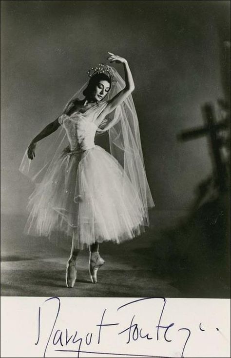 Ballet Images, Margot Fonteyn, Vintage Ballerina, Rudolf Nureyev, Vintage Ballet, Ballet Beauty, Vintage Dance, Ballet Inspiration, Ballet Photos