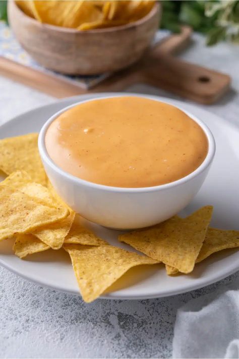 Taco Bell Nacho Cheese Recipe (My FAMOUS Copycat Recipe) Taco Bell Nacho Cheese, Nacho Cheese Recipe, Nacho Cheese Sauce Recipe, Party Food Trays, Nachos Cheese Recipe, Nacho Sauce, Velveeta Recipes, Copycat Taco Bell, Nachos Cheese Dip