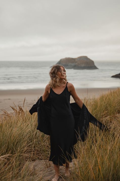 Moody Sunset Photography, Moody Beach Pictures, Beach Portrait Photography Photo Ideas, Woman Sea Photography, Tofino Photoshoot, Gloomy Day Beach Photoshoot, Dunes Photography, Beach Women Photoshoot, Photoshoot Ideas Lake