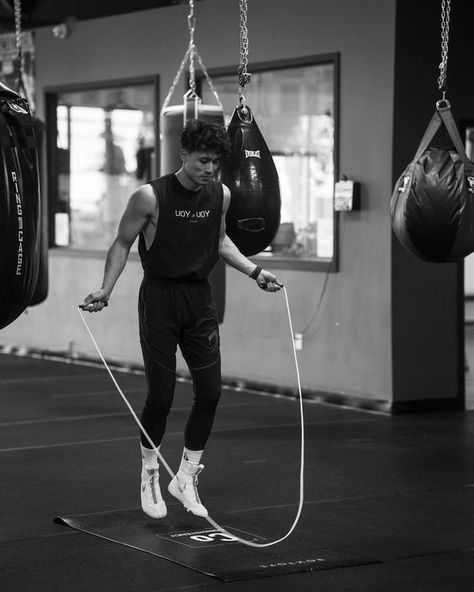 Boxing Training Outfit Men, Boxing Men Aesthetic, Fitness Photography Ideas, Boxing Outfit Men, Men Fitness Aesthetic, Jump Rope Aesthetic, Boxing Gym Aesthetic, Boxe Aesthetic, Sports Photography Ideas