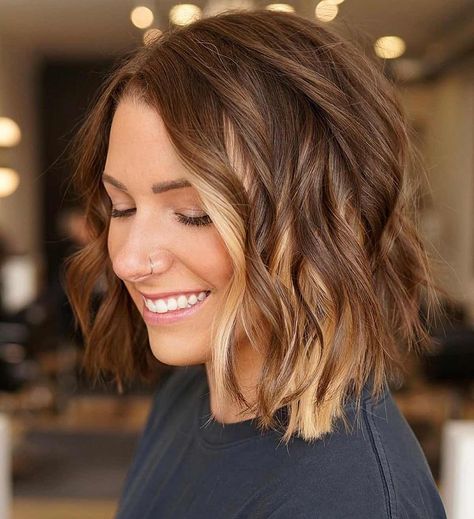 34 Peekaboo Highlights For Fun, Edgy Women (Photo Ideas) Blonde Peekaboo Highlights, Short Light Brown Hair, Blonde Underneath, Peekaboo Hair Colors, Color Block Hair, Peekaboo Color, Peekaboo Highlights, Bob Hair Color, Peekaboo Hair