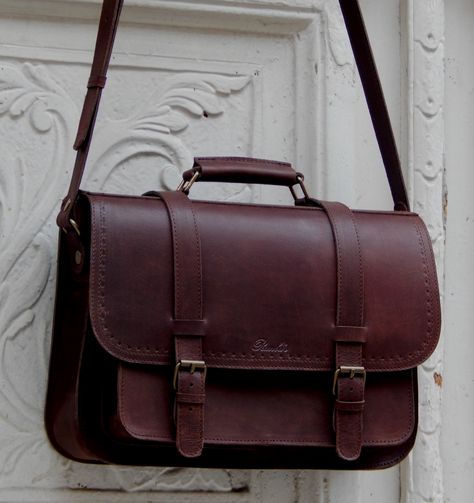 Leather Book Bag Aesthetic, Men’s Satchel, Mailman Bag Aesthetic, Leather Satchel Aesthetic, Leather Messenger Bag Aesthetic, Book Bags Aesthetic, Vintage Leather Shoulder Bag, Satchel Bags Aesthetic, Satchel Aesthetic