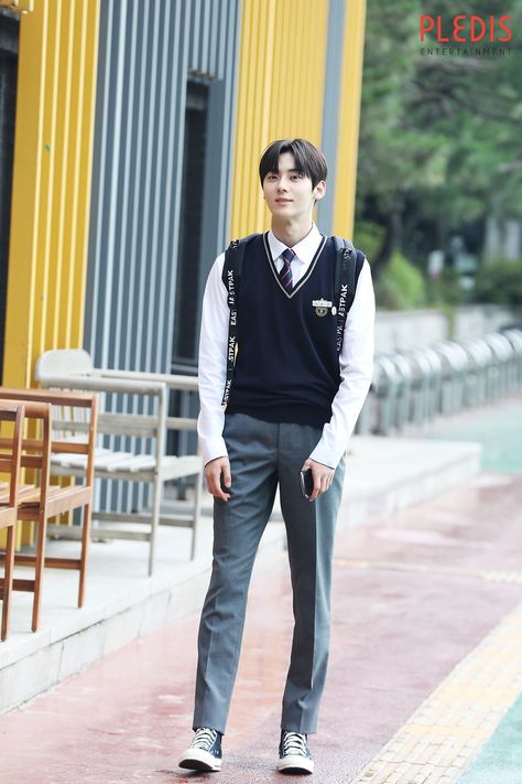 Necktie Outfit, Private School Uniforms, Yearbook Photoshoot, Asian Suits, High School Uniform, School Uniform Fashion, School Uniform Outfits, Boys Uniforms, Boys School Uniform