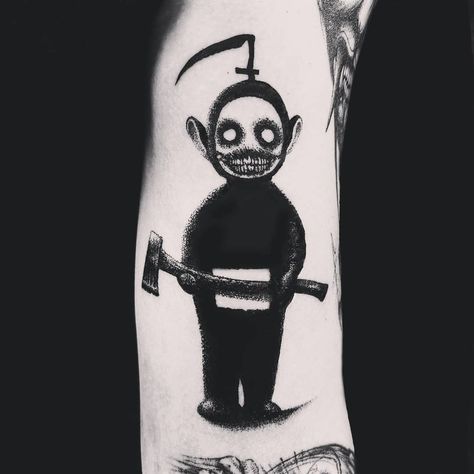 The author of our compilation of tattoo works today is the Norwegian tattoo artist Morty, who creates uniquely atmospheric and truly fearful tattoos. Just look at the Teletubbies-demons! Evil Teletubbies, Frankie Tattoo, Dark Feminine Tattoos, Tatuaje Trash Polka, Satanic Tattoos, Feminine Skull Tattoos, Stencil Outline, Feminine Tattoo Sleeves, Evil Tattoos