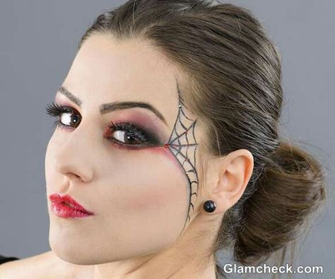 Spiderweb make up Eye Makeup Halloween, Spider Web Makeup, Spider Makeup, Make Up Diy, Creative Halloween Makeup, Witch Makeup, Halloween Eye Makeup, Halloween Eyes, Makeup Tutorial Eyeshadow