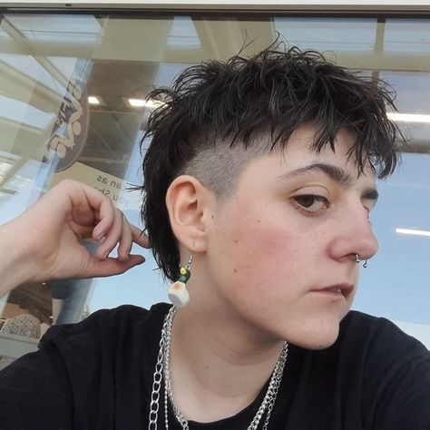 Short Hair Shaved Sides Masc, Punk Rock Mullet, Very Short Mullet Hairstyle Women, Short Spiky Mullet, Back Of Mullet, Mullet Hairstyle Shaved Sides, Julien Solomita Mullet, Queer Mullet Short, Short Mullet With Shaved Sides