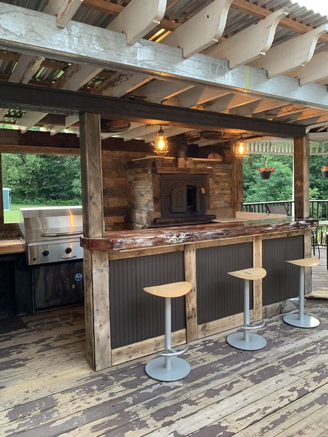 Bar Outdoor Design, Backyard Kitchen Ideas, Bbq Shed, Rustic Outdoor Kitchens, Grill Outdoor, Outdoor Bbq Area, Outdoor Grill Station, Outdoor Kitchen Bars, Outdoor Patio Bar