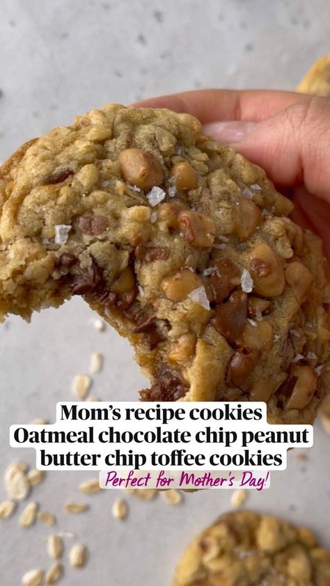 Weekend Baking Ideas, Oatmeal Chocolate Chip Peanut Butter, Cookies Oatmeal Chocolate Chip, Copycat Cookies, Cookies Oatmeal, Recipe Cookies, Toffee Cookies, Oatmeal Chocolate Chip, Toffee Bits