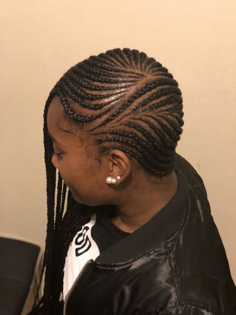 Medium size Lemonade braids Add Me on SC: mimicuhh                     IG:meeeshball Hair Braiding Salon, African Hair Braiding, Lemonade Braids Hairstyles, Lemonade Braids, Weave Styles, Girl Braids, African Hair, Hair Braiding, Braid Hair