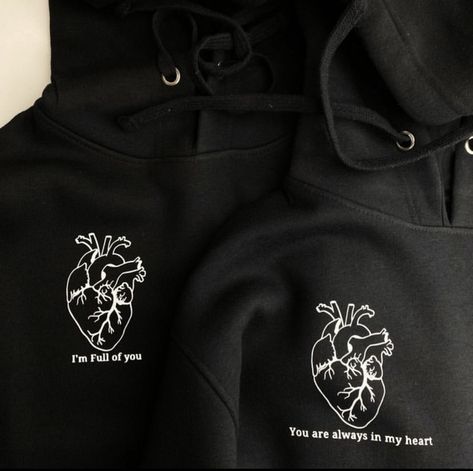 Cute Couple Hoodie Ideas, Couples Hoodies Ideas, Matching Couple Hoodies Ideas, Couples Hoodies Aesthetic, Couple Hoodies Ideas Design, Cute Couple Hoodies, Sweat Couple, Graphic Tshirt Outfit, Couple T Shirt Design