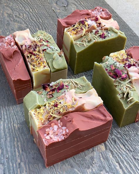 Summer Soap, Soap Design Ideas, Cold Process Soap Designs, Soap Photography, Artisan Shop, Diy Soap Bars, Săpunuri Handmade, Handmade Soap Recipes, Soap Packing