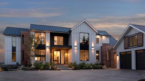 Modern Outdoor Spaces, A Modern House, Two Story House, Casas Coloniales, Modern Farmhouse Exterior, Contemporary Farmhouse, Industrial Farmhouse, Farmhouse Exterior, Farmhouse Plans