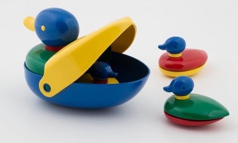 Patrick Rylands: un héros du design de jouets | Vie et style | Le gardien Tiktok Aesthetics, Duck Family, Toys Design, Inflatable Toy, Toy Bins, Toy Design, Children Toys, Plastic Toys, Family Set