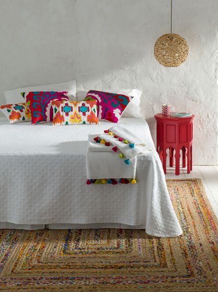 Da color a tu hogar con El Corte Inglés Mexican Bedroom Decor, Mexican Style Home, Mexican Bedroom, Mexican Style Decor, Mexican Interiors, Deco Chic, Mexican Home Decor, Mexican Decor, Living Room Green