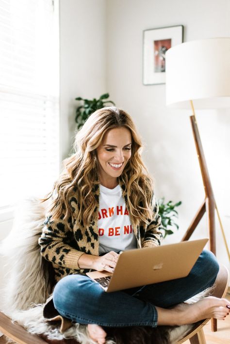 5 Ways to Style a Graphic Tee - Rachel Hollis Style A Graphic Tee, Meeting Outfit, Rachel Hollis, Branding Photoshoot, Oversized Blazer, Cool Sweaters, Mom Style, Mens Graphic Tee, Getting Old