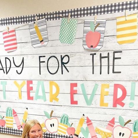 Ashley McKenzie on Instagram: "How cute is this back to school bulletin board @lifewlittlelearners put together from my school supplies themed bulletin board kit?! 😍🤩 If you want a fun way to welcome your students head to the link in my bio to grab the easy printable kit!" Bulletin Board Ideas For Teachers Back To School, Kindergarten Display Board Ideas, Back To School Bulletin Boards Kinder, Beginning School Year Bulletin Board, Class Names Bulletin Board, First Grade Back To School Bulletin, Start Of The Year Bulletin Board Ideas, Welcome To 1st Grade Bulletin Board, Beginning Of School Bulletin Boards