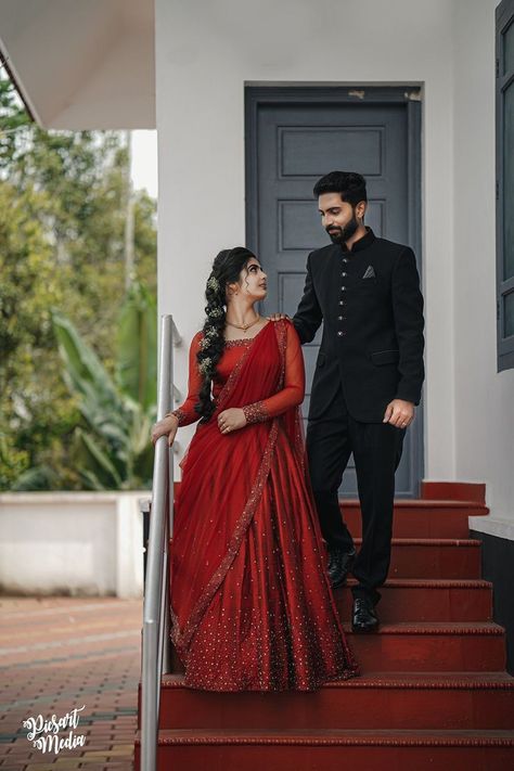 Couple Poses Saree, Engagement Dress For Couple Indian, Unique Engagement Dress For Bride Indian, Indian Wedding Reception Outfit Couple, Couple Reception Outfit Indian, Black Dress Combination, Reception Couple Dress Indian, Indian Wedding Couple Outfits, Couple Dress Matching Indian