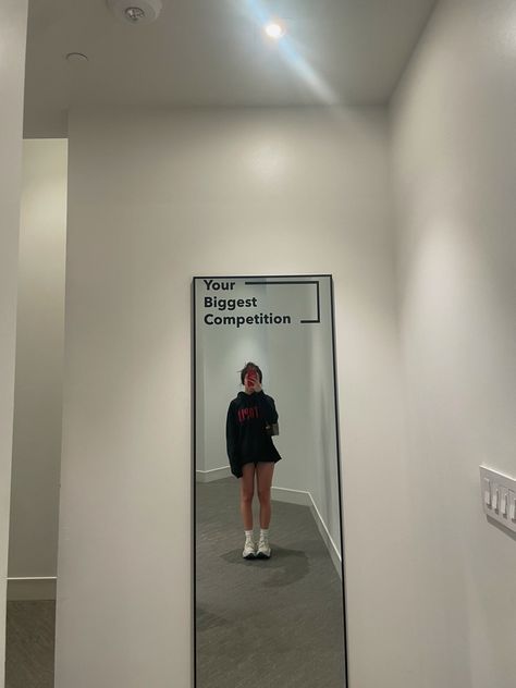 Mirror pic gym routine Gym Mirror Wall Design, Gym Mirrors Wall, Backlit Mirror Gym, Fitness Studio Mirrors, Gym Mirror Pics, Gym Campaign, Fitting Room Selfie, Mirror For Gym Fitness Rooms, Gym Mirror Selfie