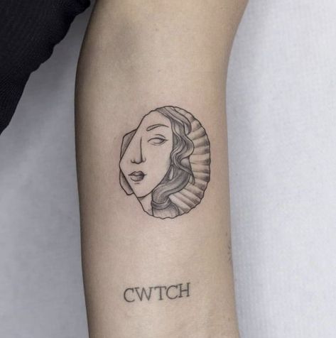 Venus Shell Tattoo, Aphrodite Tattoo Simple, Afrodita Tattoo, Aphrodite Tattoo, Venus Aphrodite, Venus Tattoo, Madrid Tattoo, Shell Tattoos, Taurus Tattoos