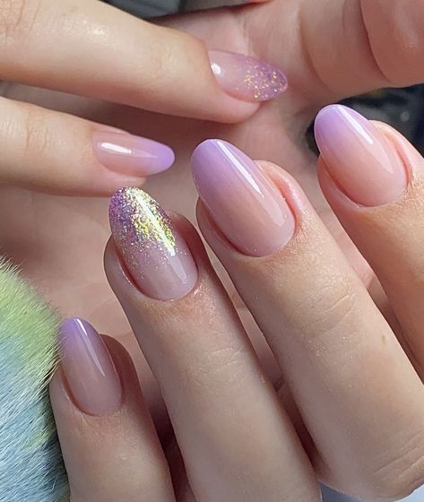 Glitter Nail Ideas, Autumn Nail Ideas, Lavender Ombre, Holographic Glitter Nails, Glitter Nail Designs, Black Nails With Glitter, Gold Glitter Nails, Elegant Nail Designs, Ombre Glitter