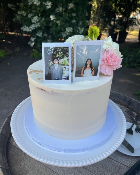 small wedding cake with polaroid photos of bride and groom Photos Of Bride, Small Wedding Cake, Fruit Wedding Cake, 3 Tier Wedding Cakes, Small Wedding Cakes, Unique Wedding Cakes, Polaroid Photos, Tiered Wedding Cake, Photo Cake