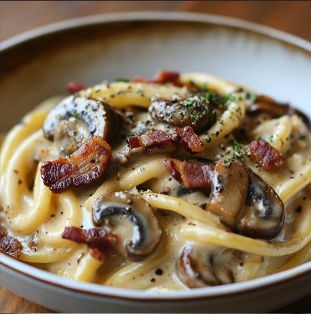 Creamy Bacon and Mushroom Pasta – Naomi's Recipes Ham Mushroom Pasta, Chantrell Mushrooms Recipes Pasta, Creamy Bacon And Mushroom Pasta, Pasta And Bacon Recipes, Bacon And Pasta Recipes, Creamy Mushroom Pasta Recipes, Mushroom Bacon Pasta, Chanterelle Pasta, Ham And Mushroom Pasta