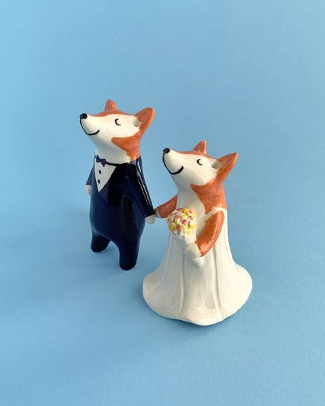 MIOLA Ceramics’s Instagram photo: “Wedding top cake decoration 🦊🦊 Groom and bride foxes. A handmade ceramic figures to decorate your wedding cake with a fun, cute and special…” Ceramic Wedding Cake Toppers, Fun Cake Toppers Wedding, Diy Cake Topper Wedding, Wedding Cake Figures, Fun Wedding Cake Toppers, Diy Wedding Cake Topper, Fox Cake Toppers, Fox Cake, Funny Cake Toppers