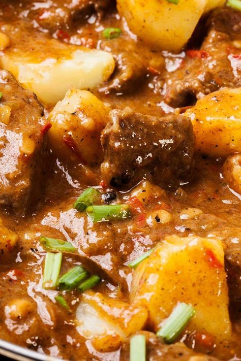 Pioneer Woman Beef Stew, Pioneer Women Beef Stew, Beef Stew Recipes, Crockpot Beef Stew, Crockpot Recipes Beef Stew, Meat And Potatoes, Hearty Beef Stew, Stew Meat Recipes, Beef Stew Crockpot