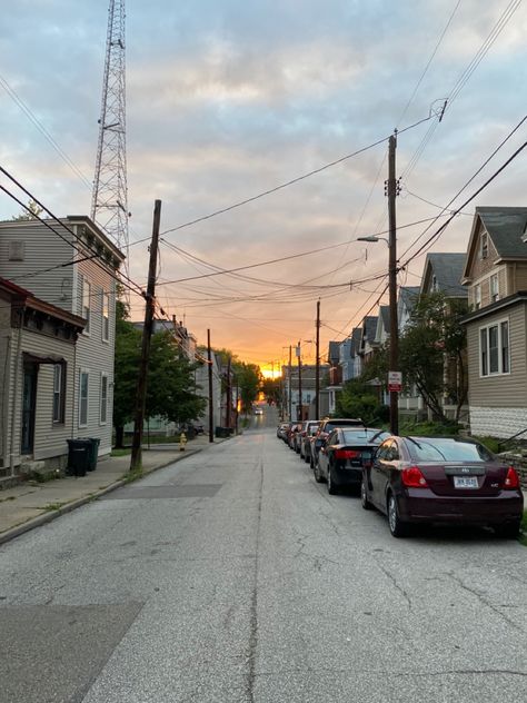 #sunset #urban #aesthetic #sun Cincinnati Ohio Aesthetic, Ohio Aesthetic, Aesthetic Sun, Sandusky Ohio, American Honey, American States, Midwest Emo, Mad World, Urban Aesthetic