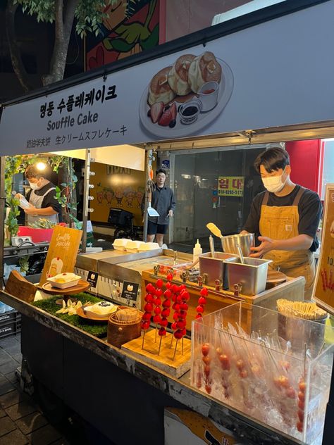 South Korean Street Food, Seoul Korea Food, Korean Life Aesthetic, Korea Seoul Aesthetic, Seoul Restaurants, Korean Vibes, Korean Travel, Korean Life, City Life Aesthetic