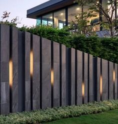 Backyard Wood Fence, Wallpaper Home Decor Living Room, Wood Fence Ideas, Fence Wall Design, Compound Wall Design, Fence Gate Design, Exterior Drawing, House Fence Design, Modern Fence Design