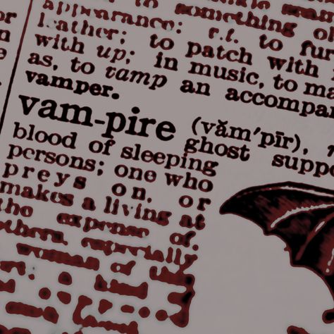 Vampire Goth Aesthetic, Victorian Vampire, Vampire Goth, Catty Noir, Vampire Queen, Gothic Vampire, Romantic Goth, Interview With The Vampire, Gothic Aesthetic