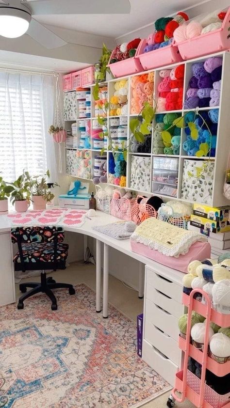 Small Craft Room Organization Ideas, Craft Studio Organization, Dream Art Room, Office Craft Room Combo, Sewing Room Inspiration, Craft Shed, Art Studio Room, Sewing Room Design, Dream Craft Room