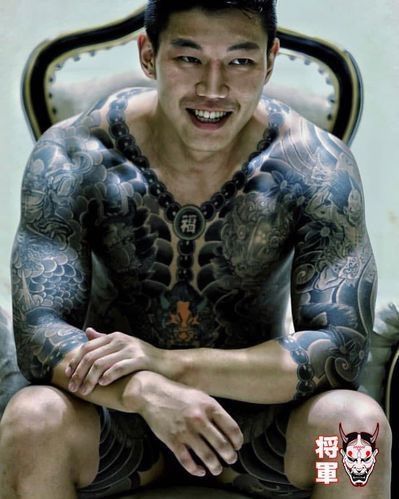 Yakuza Style Tattoo, Tato Maori, Traditional Japanese Tattoo Designs, Samurai Tattoo Design, Yakuza Tattoo, Forearm Sleeve Tattoos, Asian Man, Back Tattoos For Guys, Irezumi Tattoos