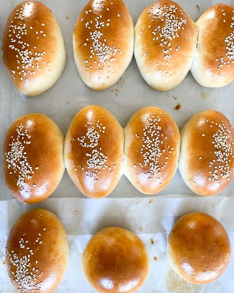 Chinese Sweet Coconut Buns Recipe ~ https://steamykitchen.com Coconut Buns Recipe, Bun Dough Recipe, Chinese Bread, Basic Dough Recipe, Chinese Bun, Coconut Buns, Milk Bun, Baking Buns, Buns Recipe