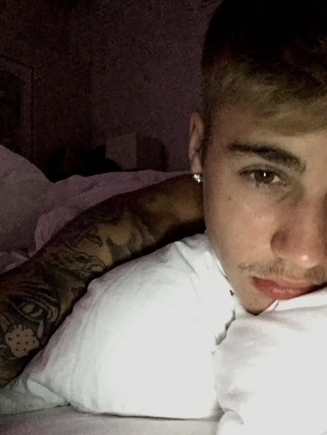 I totally wouldn't mind waking up to this (x Light Skin Justin Bieber, Justin Bieber Sleeping, Justin Bieber Smile, Justin Baby, Justin Bieber 2014, Justin Love, 2010s Aesthetic, Justin Bieber Posters, Justin Bieber Images