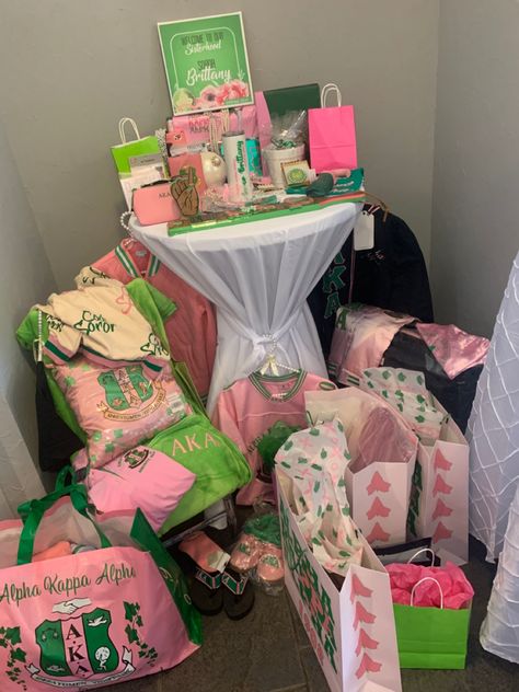 Alpha Kappa Alpha Graduate Chapter, Aka Room Decorations, Aka Crossing Gifts, Aka Decorations, Aka Apparel, College Announcements, University Washington, Aka Paraphernalia, Aka Sorority Gifts