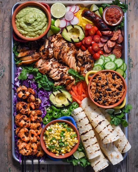 Shrimp Chorizo, Taco Board, Taco Platter, Chicken Shrimp, Fav Food, Charcuterie Inspiration, Party Food Platters, Charcuterie Recipes, Party Platters