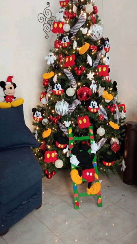 Mickey Mouse Xmas Tree, Mickey Mouse Tree Christmas, Disney Tree Christmas, Disney Xmas Tree, Mickey Mouse Navidad, Mickey Mouse Tree, Mickey Christmas Tree, Disney Christmas Tree Decorations, Natal Do Mickey Mouse