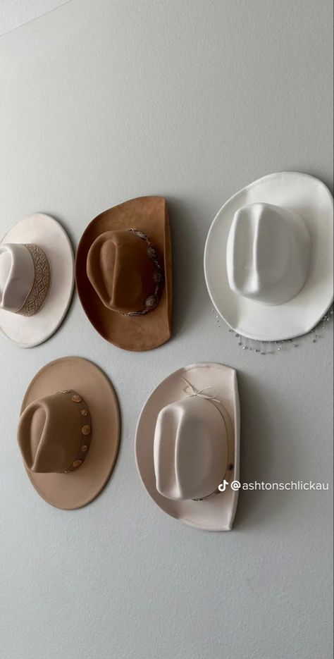 Cowgirl Hat Hanging On Wall, Cowgirl Hats On Wall, Costal Cowgirl Aesthetic Dorm Room, Costal Cowgirl Home, Coastal Cowboy Aesthetic Bedroom, Cowgirl Hat Wall, Costal Cowgirl Home Decor, Cowboy Hats On Wall, Costal Cowgirl Room Aesthetic