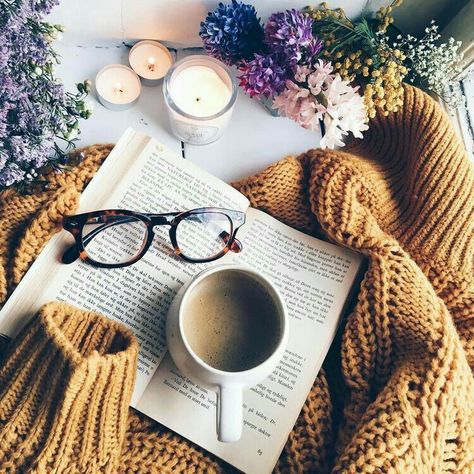 Best friend,book Coffee Autumn, Flat Lay Inspiration, An Open Book, Bookstagram Inspiration, Tea And Books, Foto Tips, Flatlay Styling, Coffee Photography, Cozy Aesthetic