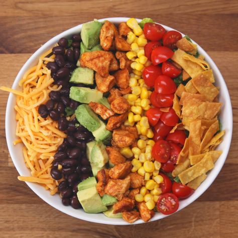 Southwestern Taco Salad Recipe by Tasty Chicken Breast Tacos, Lime Salad Dressing, Creamy Cilantro Dressing, Southwest Salad, Resep Salad, Taco Salads, Taco Salad Recipes, Grilled Chicken Salad, Taco Salad