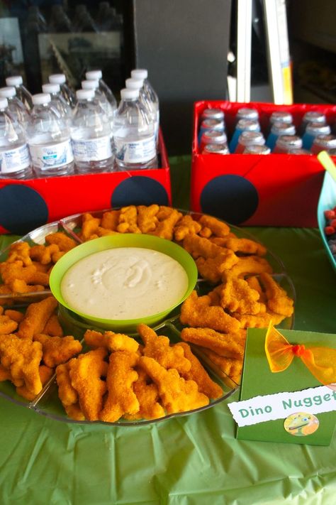 Train Birthday Party Food, Dinosaur Birthday Party Food, Dinosaur Party Food, Dinosaur Food, Jurassic Park Birthday Party, Dinosaur Birthday Theme, Birthday Party At Park, Dinosaur Birthday Party Decorations, Dinosaur Train