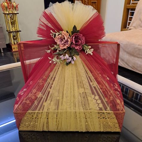 Wedding Dress Gift Packing Ideas, Dress Hamper Ideas, Engagement Hamper Ideas For Groom, Bari Packing, Dress Packing Ideas Wedding, Dress Hamper, Flower Arbour, Hamper Packing, Engagement Hamper