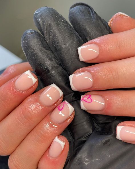 37 Short Valentine Nails That Aren't Short On Love Short Square Acrylic Nails Designs Simple, Short Gel Extension Nails, Short Valentines Nails, Nail Square, Holiday Acrylic Nails, Valentine Nail, Girly Acrylic, Short Gel Nails, Hair Curls