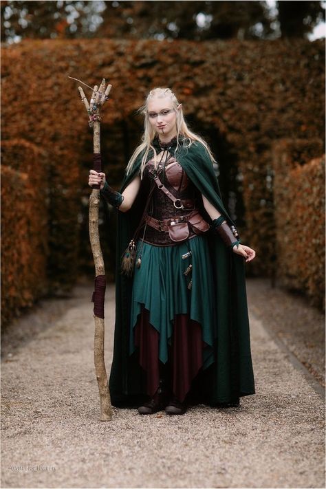 Elf Costume Women Halloween, Elf Druid Cosplay, Elf Larp Costume, Wood Elf Costume Women, Women Elf Costume, Woodland Elf Cosplay, Elven Costume Women, Druid Cosplay Diy, Elf Warrior Female Costume