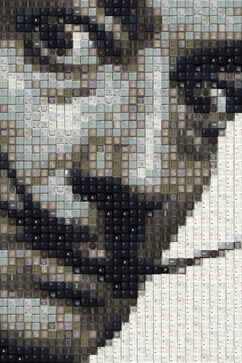 Remarkable Pixelated Portraits Made of Computer Keys by Guy Whitby, aka WorkByKnight (WBK) Computer Keys, Keyboard Wallpaper, Mosaic Portrait, Frida Art, Computer Art, Lego Art, Recycled Art, Radiohead, Salvador Dali