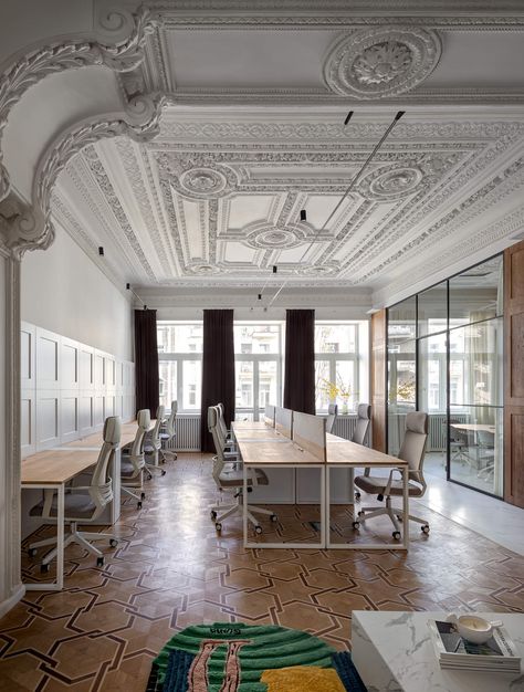 Historic Office Interior, Office In Historic Building, Historic Office Design, Historical Office Interior, Old Buildings Interior, Historic Building Renovation Interior, Classic Office Interior Design, High Ceiling Office, Office Building Interior